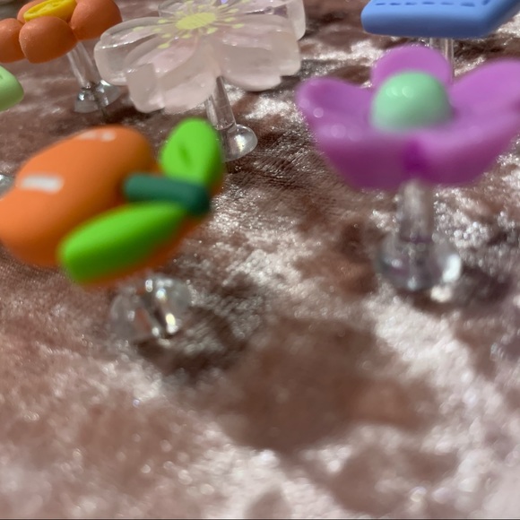Adorable Flower Charm Themed Cute Thumb Tack Push Pin Set of 9 - Picture 10 of 10